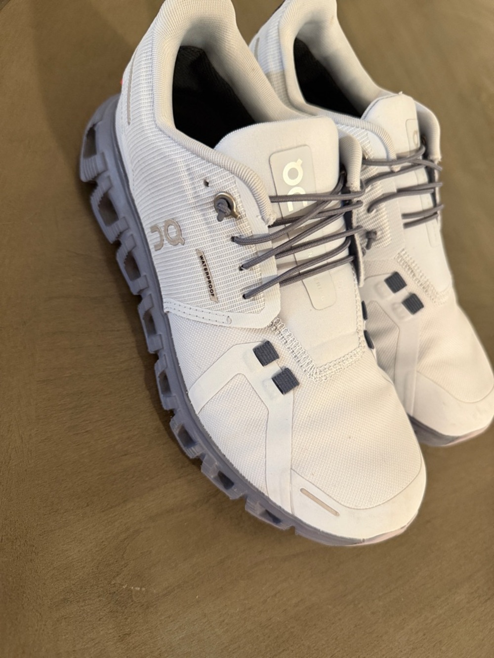 On Cloud 6 Running Womens Waterproof Athletic Sneakers